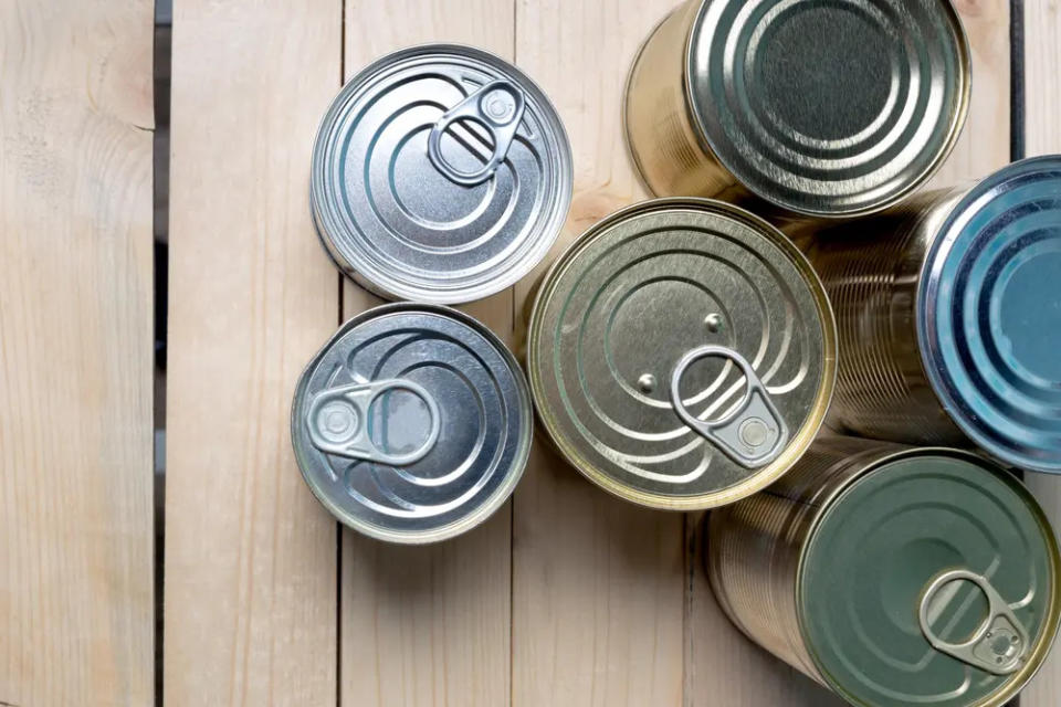 Latas y alimentos enlatados duran mucho tiempo guardados, pero tienen sus puntos débiles