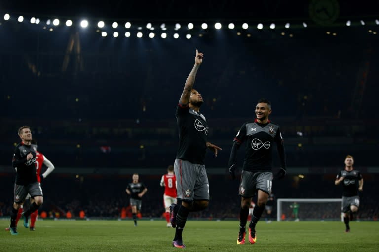 Southampton's Ryan Bertrand (C) celebrates scoring his team's second goal against Arsenal at the Emirates Stadium in London on November 30, 2016