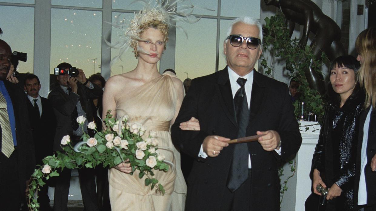 karl lagerfeld escorts kristen mcmenamy down the aisle in her 1997 wedding to photographer miles aldridge