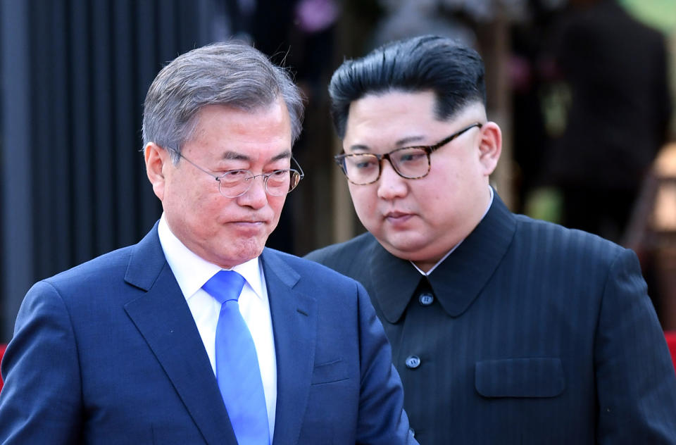 <p>South Korean President Moon Jae-In (L) and North Korean leader Kim Jong-Un (R) arrive to announce an agreement after signing a document at the Peace House on Joint Security Area (JSA) on the Demilitarized Zone (DMZ) in the border village of Panmunjom in Paju, South Korea, April 27, 2018. (Photo: Korea Summit Press Pool/EPA-EFE/REX/Shutterstock) </p>