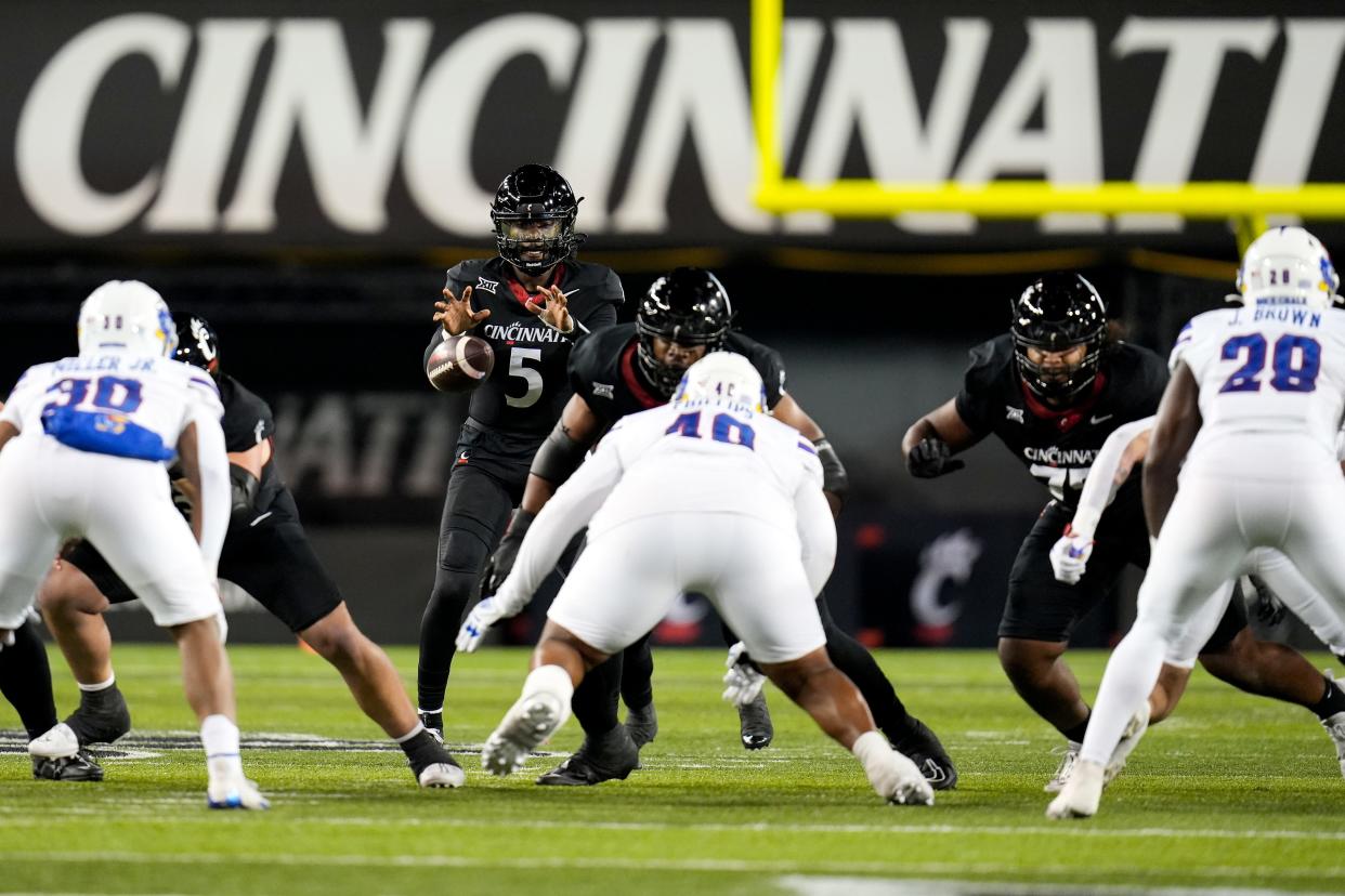 Quarterback Emory Jones played his last game as a Bearcat, going  15-for-27 for 104 yards passing and one touchdown and also rushed for 61 yards.