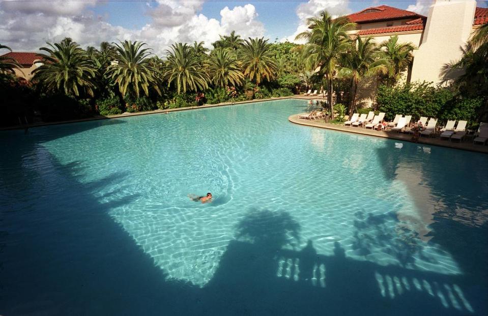 La famosa piscina del Biltmore, considerada otra de las mejores piscinas de hotel de Miami.