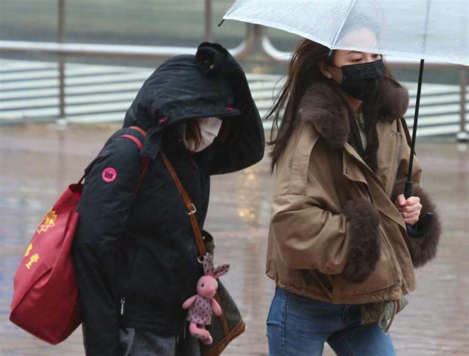 大台北今晚至明天有雨，冷空氣周日(12日)再發威，下周二(14日)最冷下探14度。(資料照)
