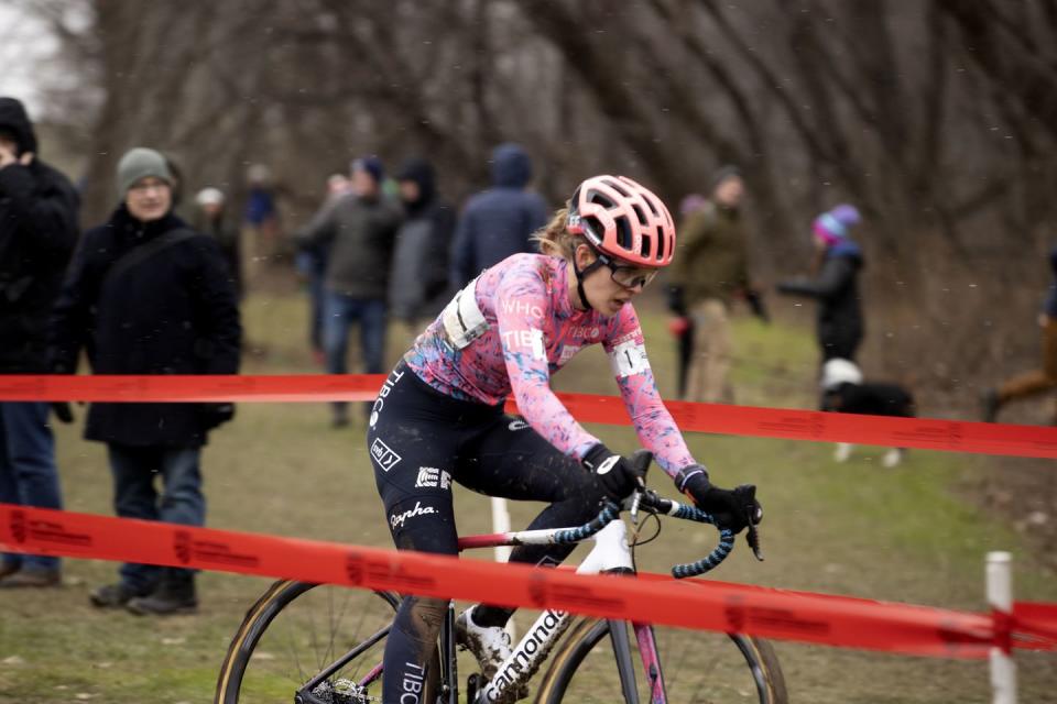 winner of the cyclocross nationals womens elite race clara honsinger on december 11 2022