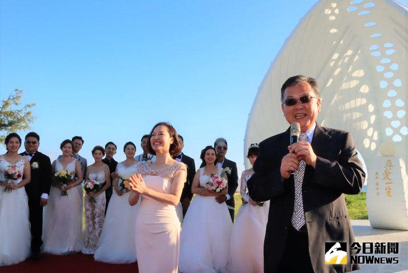 ▲2020海洋派對-情定澎湖灣婚禮29日在林投沙灘貝殼教堂前舉辦，19對新人齊聚攜手共享浪漫婚禮。（圖／記者張塵攝，2020.09.29）