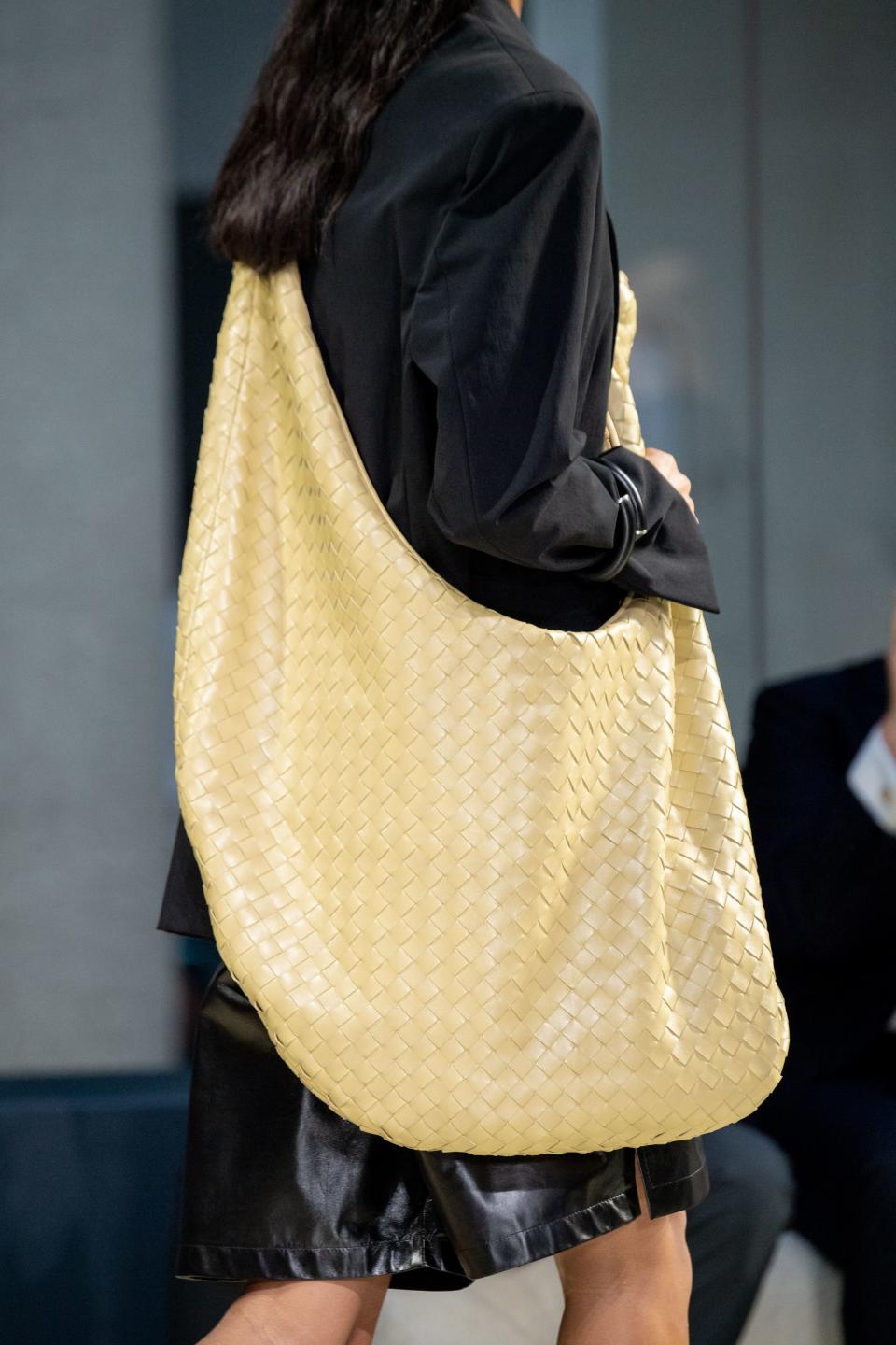 <h1 class="title">Bottega Veneta</h1><cite class="credit">Photo: GoRunway.com</cite>