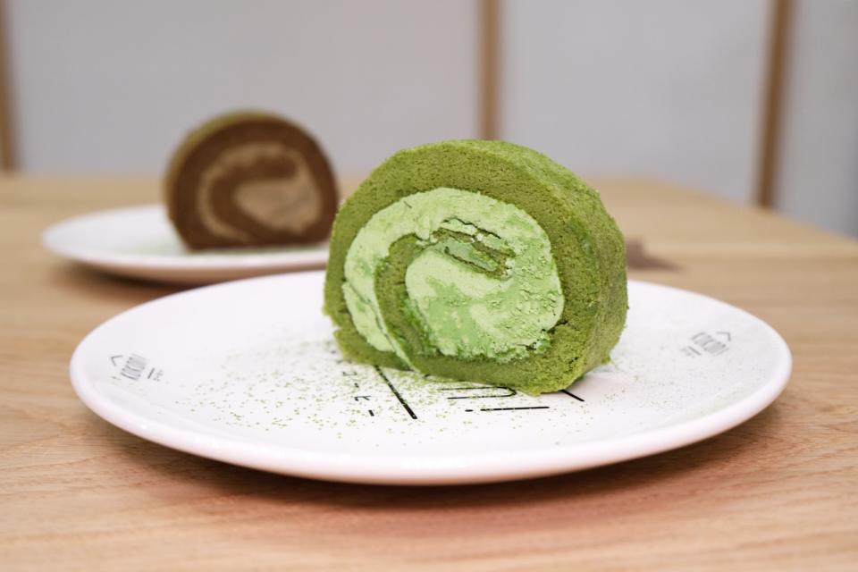 Matcha Green Tea Roll（$45）  