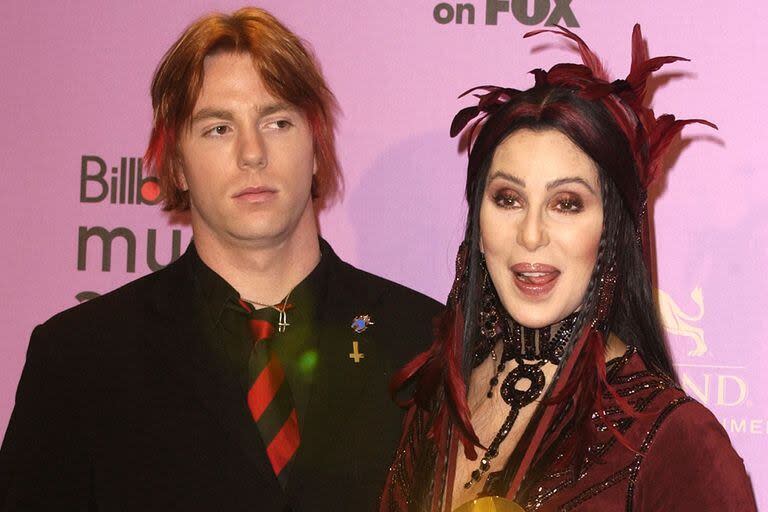 Elijah Blue y Cher en una foto de 2002, cuando el actual presente plagado de conflictos no formaba parte del imaginario