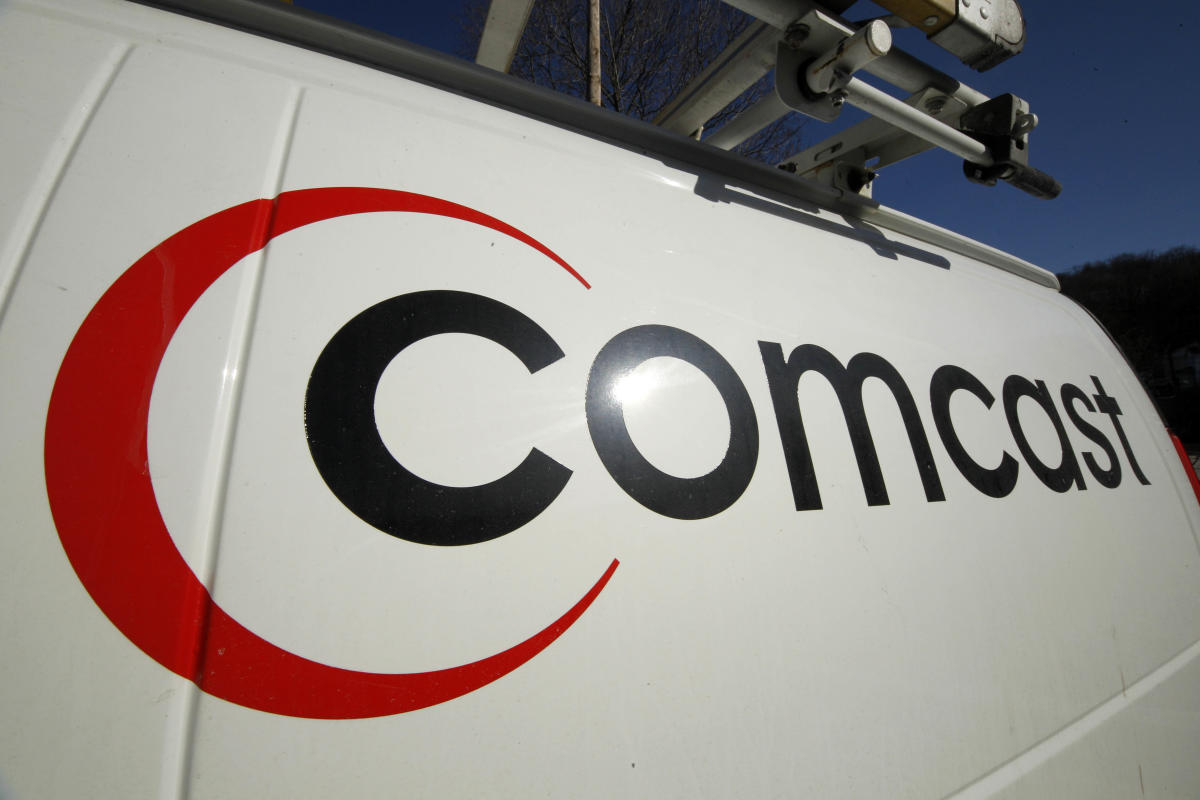 Comcast CEO Brian Roberts extends contract through June 2014 - Los