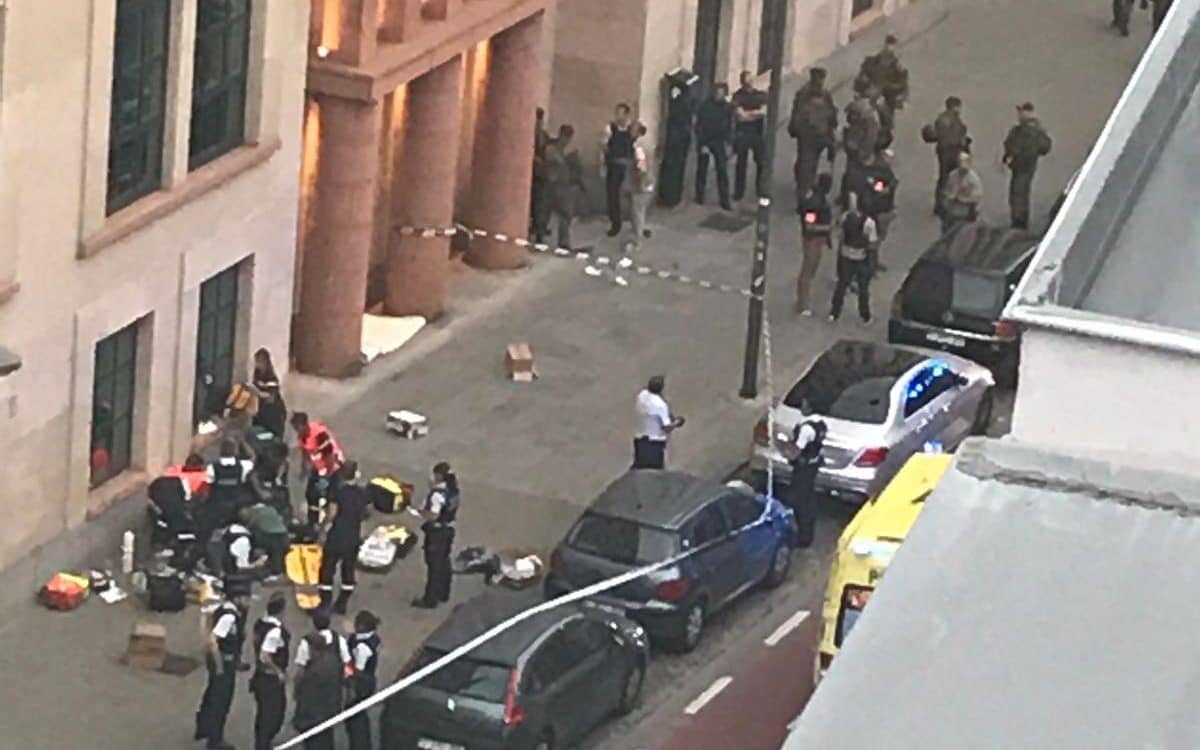 Police officers shoot a man wielding a machete in Brussels - Twitter: Freddie Martyn