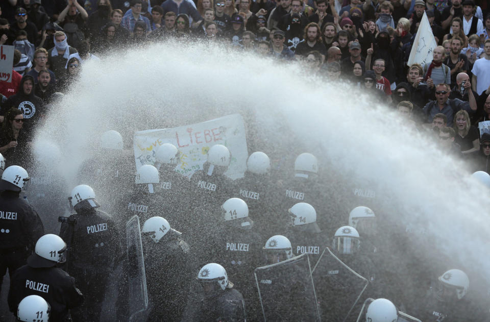 Riot police clash with G-20 protesters in Hamburg, Germany