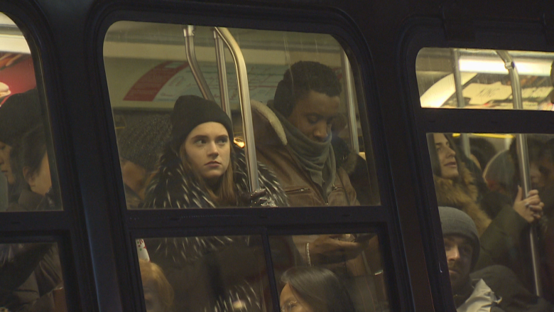 Despite pilot project, commuters say King streetcar still too crowded