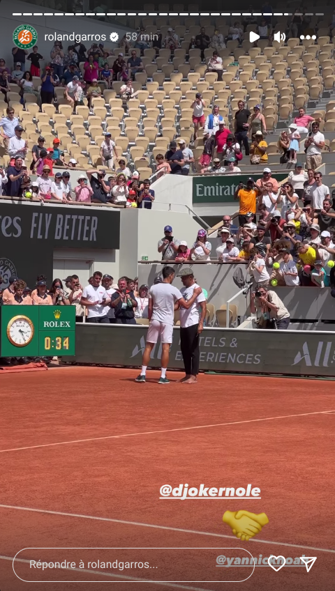 Yannick Noah est venu rendre une petite visite à Novak Djokovic avant de monter sur scène pour un concert spécial sur le court Philippe Chatrier. 