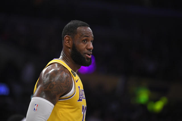 Kobe inspires LeBron in Lakers' first home win