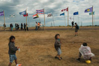 <p>Children watch members of the Saginaw Chippewa Reservation of Mount Pleasant, Mich., enter an encampment of protestors opposing the Dakota Access oil pipeline near the Standing Rock Sioux reservation in Cannon Ball, N.D., on Sept. 7, 2016. (Photo: Andrew Cullen/Reuters) </p>