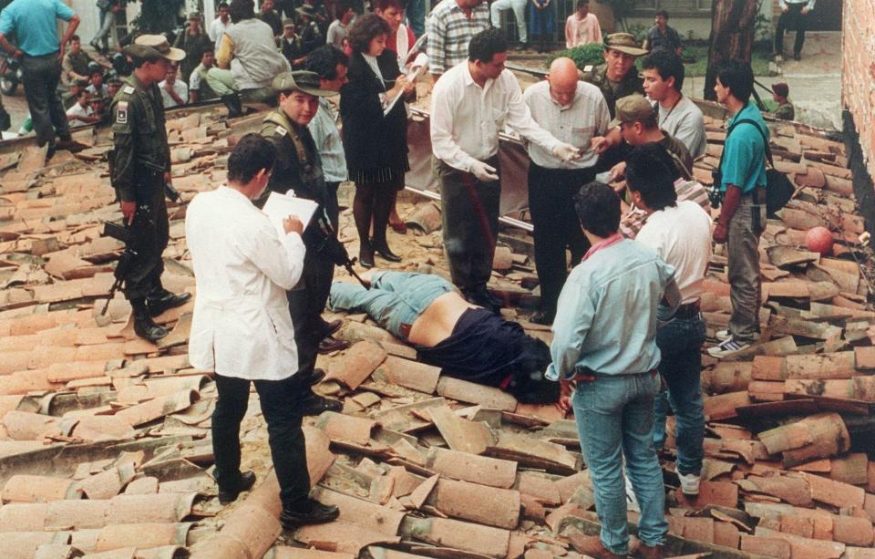 Colombia Medellin cartel leader Pablo Escobar dead body