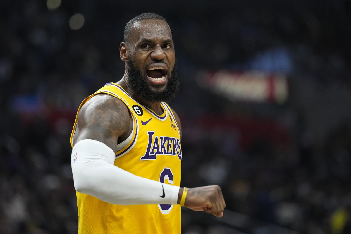 LeBron gets 31 in Lakers' 128-109 rout of Dame-less Blazers - The San Diego  Union-Tribune