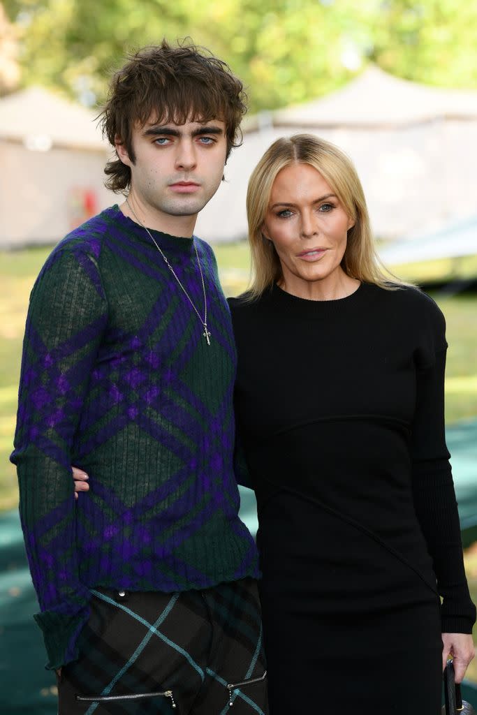 Lennon Gallagher junto a su madre, Patsy Kensit