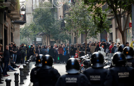 Police officers form up in front of demonstrators during a protest against Spain's cabinet meeting in Barcelona, Spain, December 21, 2018. REUTERS/Albert Gea