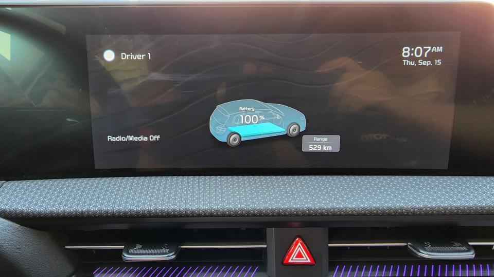EV6從台北內湖出發時的電池電量在100%的Eco模式下，螢幕顯示可行駛里程為529公里。