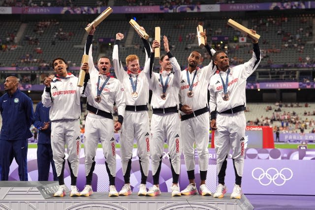 Great Britain celebrate bronze in the 4x400m relay