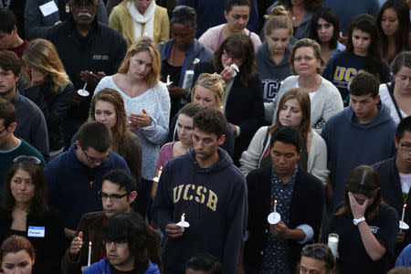 UC Santa Barbara students attend a candlelight vigil following Friday's series of drive-by shootings that left 7 people dead in the Isla Vista section of Santa Barbara May 24, 2014. REUTERS/Jonathan Alcorn