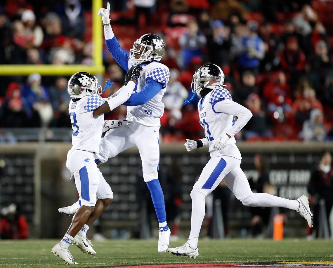 Kentucky’s J.J. Weaver (13) celebrated after making an interception in UK’s 52-21 win at Louisville in 2021.