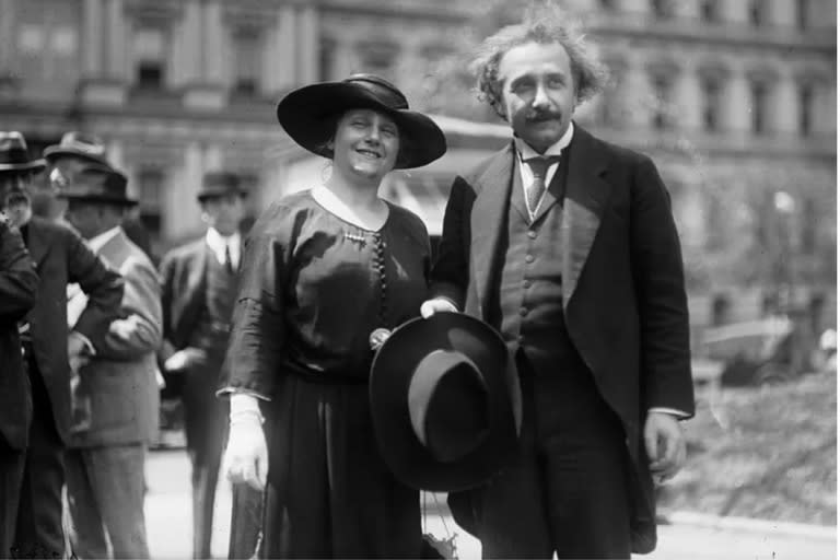 Elsa Einstein y Albert Einstein eran primos y se casaron en 1919, ambos en segundas nupcias, aunque no tuvieron hijos juntos