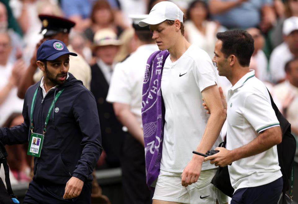 Sinner abandonó la cancha durante más de 10 minutos al inicio del tercer set (Getty Images)