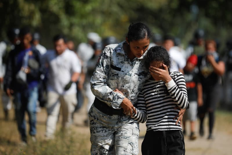 Large migrant caravan prepares to enter Mexico from Guatemala