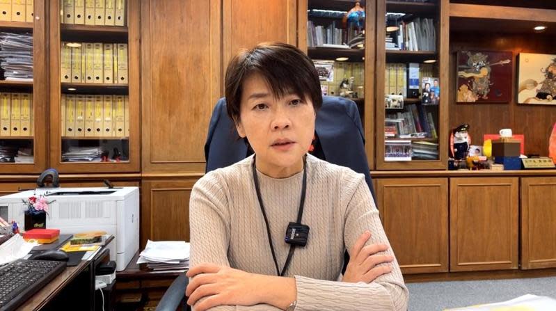 台北副市長黃珊珊在臉書發文呼籲「足跡重疊」市民朋友快採檢，晚間她也開直播說明疫情情況。（翻攝自黃珊珊臉書）