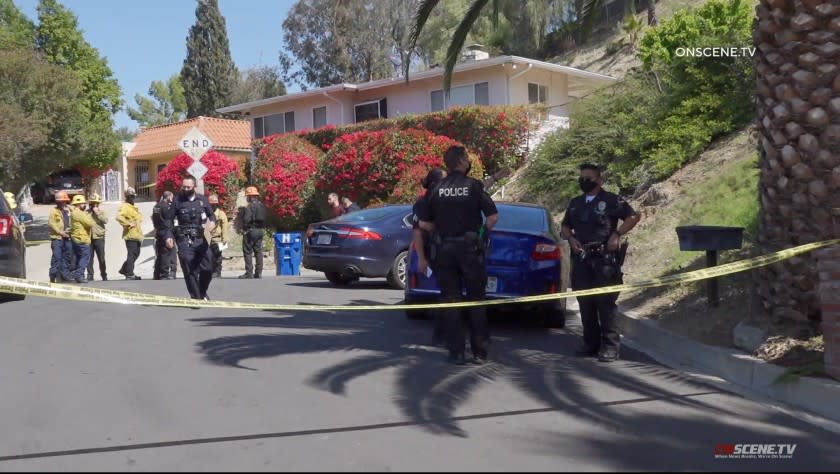 Detectives with the Los Angeles Police Department on Thursday afternoon were investigating a homicide in Encino that may be linked to a nearby assault, police said. At 11:50 a.m., LAPD officers and paramedics responded to a report of a man with lacerations on his arm near the intersection of Ventura Boulevard and White Oak Avenue, said Officer Jader Chaves, an LAPD spokesman. The man was taken by ambulance to a hospital.