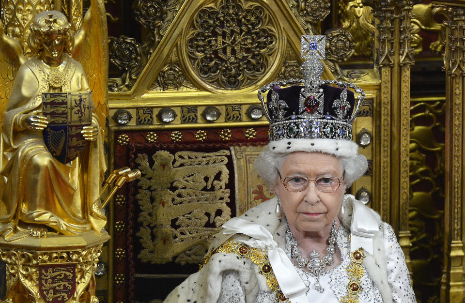 Britain's Queen Elizabeth waits before delivering her speech in the House of Lords, during the State Opening of Parliament at the Palace of Westminster in London May 8, 2013. REUTERS/Toby Melville (BRITAIN - Tags: ROYALS POLITICS ENTERTAINMENT SOCIETY) FOR BEST QUALITY IMAGE SEE GF2EAA11HZ001