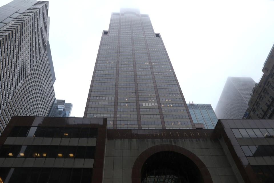 A view of 787 7th Avenue in midtown Manhattan where a helicopter was reported to have crashed in New York City, New York, June 10, 2019. (Photo: Brendan McDermid/Reuters)