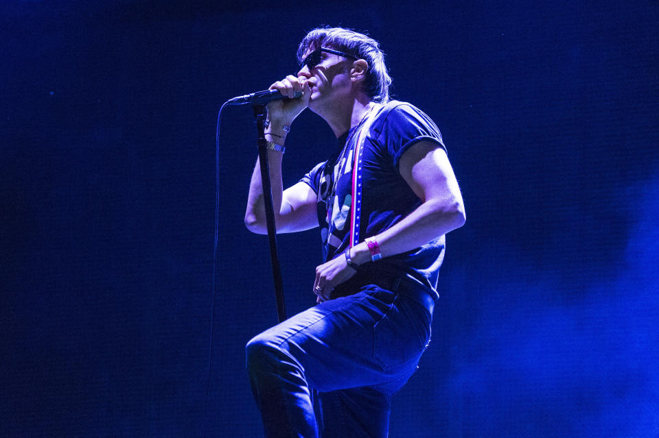 Julian Casablancas de The Strokes actúa el primer día de Lollapalooza en Grant Park, el 1 de agosto de 2019 en Chicago. (Foto por Amy Harris/Invision/AP, Archivo)