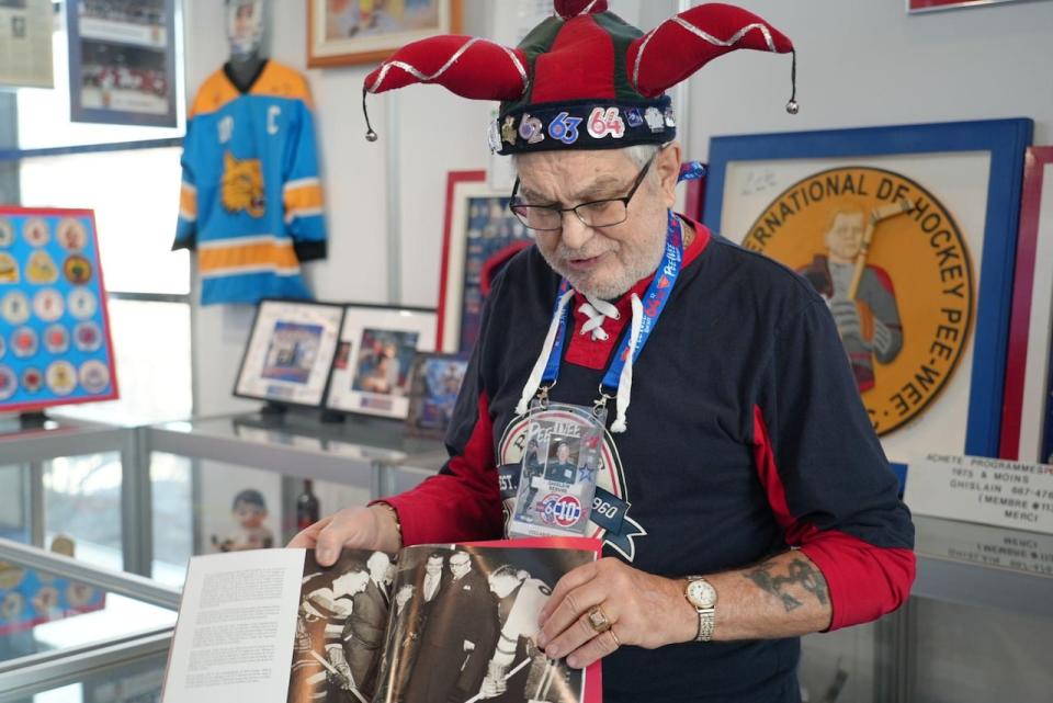The stolen photo was part of the personal collection of longtime volunteer, Ghislain Bérubé, who's also called Mr. Peewee.  (Bruno Giguere/Radio-Canada - image credit)