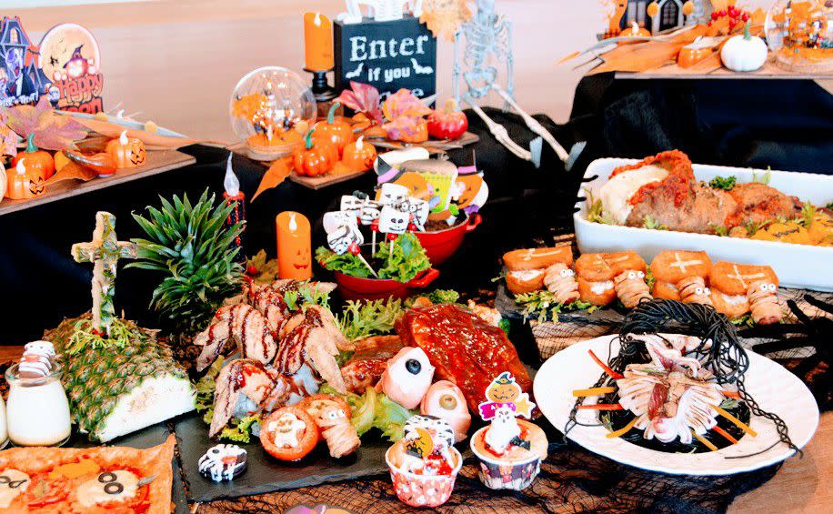 和逸飯店台南西門館萬聖節饗宴，三十多種搞怪料理以buffet方式供應。（和逸台南提供）