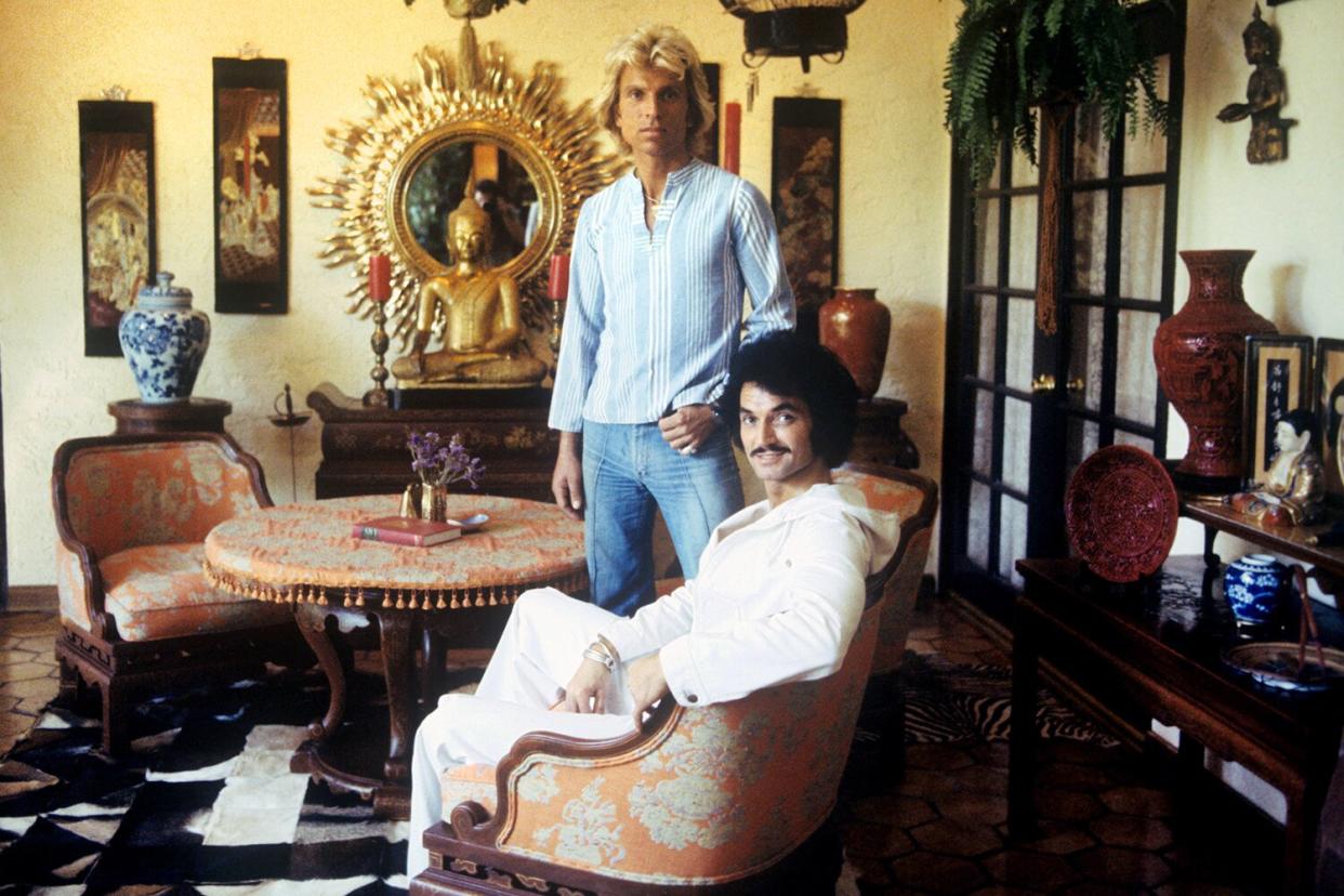 Siegfried (background) and Roy in August 1978 at their house in Las Vegas