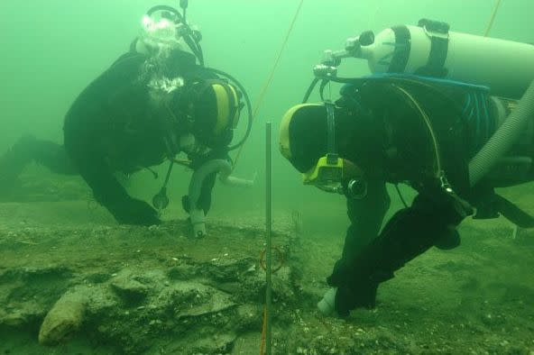 Divers explore Doggerland (Getty)