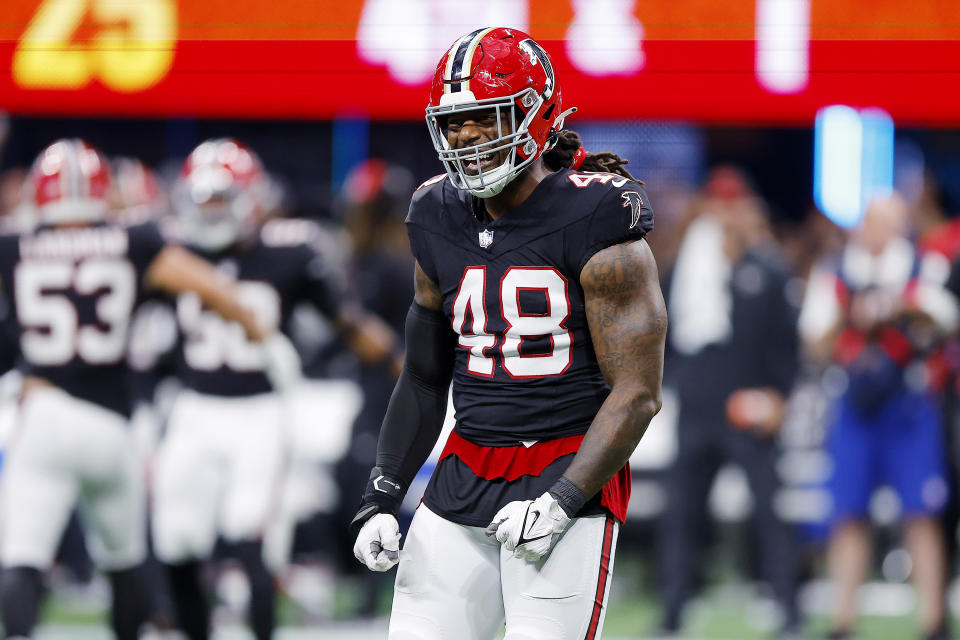 Atlanta Falcons LB <a class="link " href="https://sports.yahoo.com/nfl/players/28410" data-i13n="sec:content-canvas;subsec:anchor_text;elm:context_link" data-ylk="slk:Bud Dupree;sec:content-canvas;subsec:anchor_text;elm:context_link;itc:0">Bud Dupree</a> vs. <a class="link " href="https://sports.yahoo.com/nfl/teams/green-bay/" data-i13n="sec:content-canvas;subsec:anchor_text;elm:context_link" data-ylk="slk:Green Bay Packers;sec:content-canvas;subsec:anchor_text;elm:context_link;itc:0">Green Bay Packers</a> (Photo by Todd Kirkland/Getty Images)