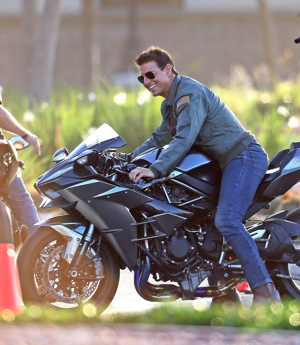 does tom cruise drive a motorcycle