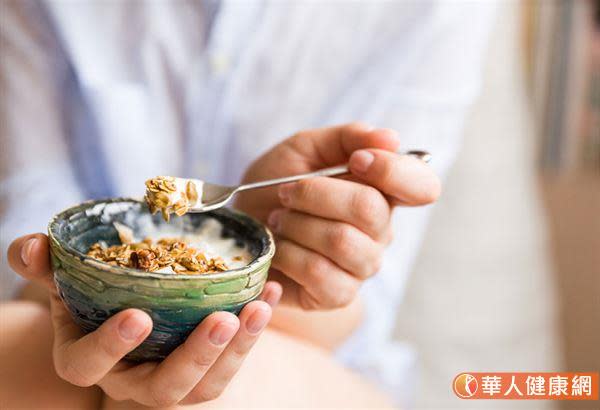 要用燕麥取代正餐的方式，必需要適量，才不會攝取過多澱粉。