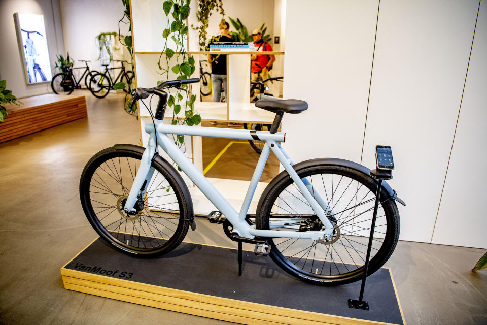 VanMoof e-bike on display at the company shop in Amsterdam, Netherlands. Photo: Robin Utrecht/SOPA Images/LightRocket via Getty Images