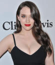 <p>Seit '2 Broke Girls’ ist Kat Dennings ein Sexsymbol und eine der begehrtesten Frauen im internationalen Fernsehgeschäft. Dabei hebt sich Kat von ihrer Kollegin Beth Behrs ab, die ein oder zwei Kleidergrößen kleiner tragen kann, deswegen aber nicht gleich sexyer ist.</p>