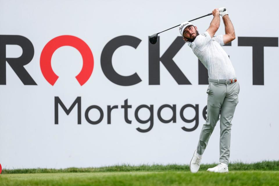 Max Homa da el primer golpe en el hoyo 10 durante la tercera ronda del Rocket Mortgage Classic en Detroit Golf Club en Detroit el sábado 1 de julio de 2023.