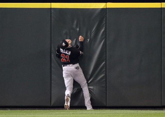 Ichiro makes an amazing leaping catch 