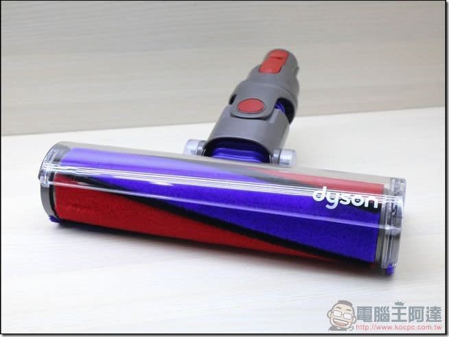 Dyson V8 Fluffy開箱評測體驗新一代設計超強續航噪音減半的多功能無線吸塵器