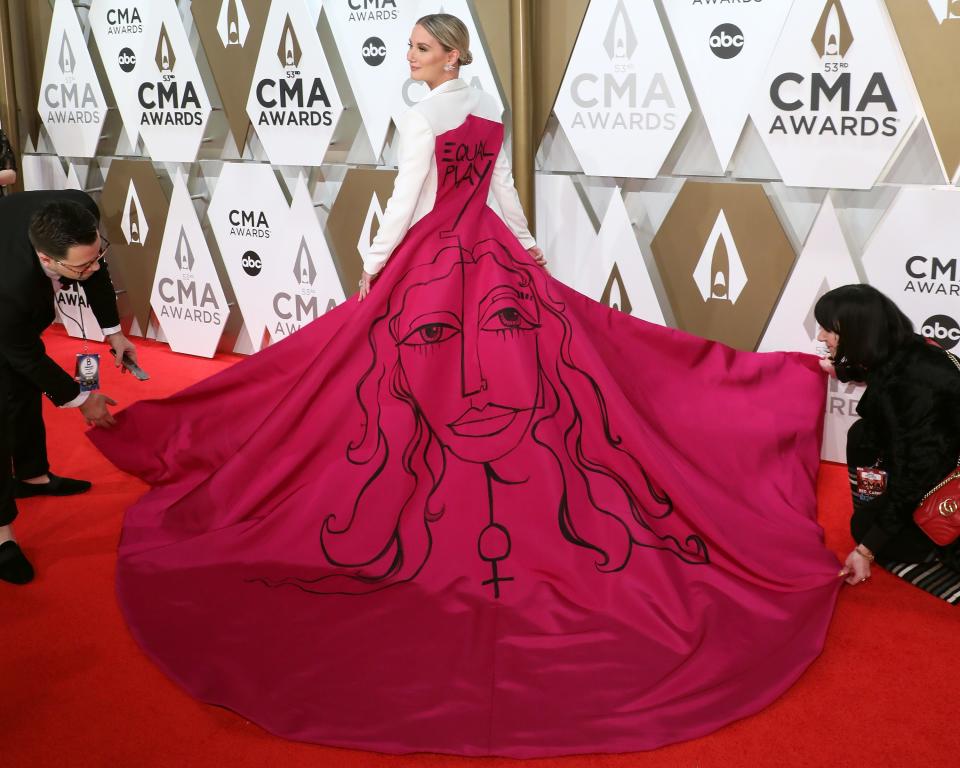 <h1 class="title">The 53rd Annual CMA Awards - Arrivals</h1><cite class="credit">Getty Images</cite>