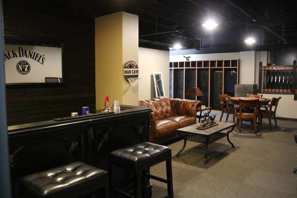 The “man cave” area for the groomsmen at The Mint features Western-themed decor with a bar and poker table.