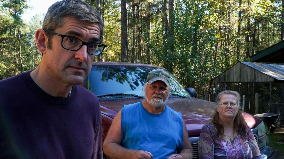 In welcher Art Familie wurde "Joe Exotic" groß? Louis Theroux besucht für seinen Dokumentarfilm den ältesten Bruder des schillernden Trash-Stars. (Bild: BBC Studios / Mindhouse / Jack Rampling)